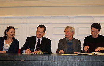 Signature de la convention - Photo Jean-Marc Bronner