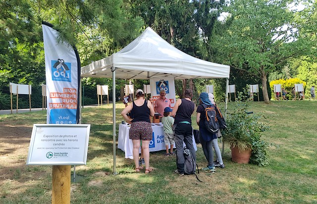 Echanges autour du stand LPO Alsace - Photo LPO Alsace