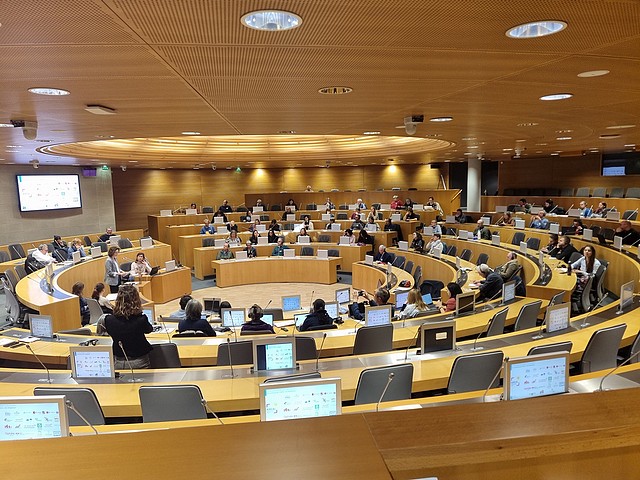 Une assemblé attentive - Photo Christophe Hervé